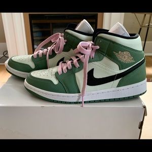 Womens Jordan 1 mid, Dutch Green 9